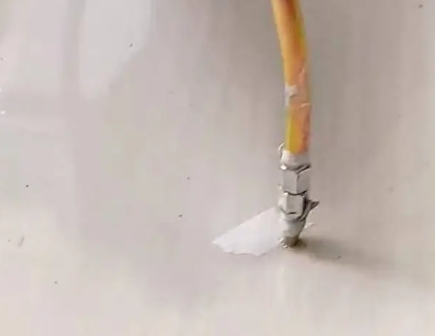 坡头瓷砖空鼓维修公司专业解答在瓷砖铺贴过程中，如果使用的砂料过粗（如全部使用了粗砂），可能会导致以下问题